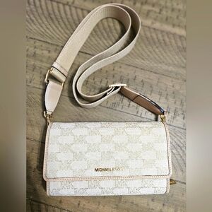 Michael Kors Jet Set Wallet Crossbody